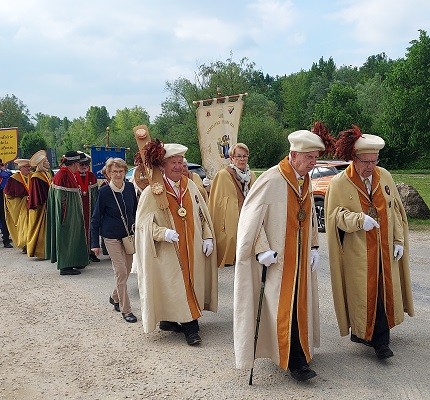 2 defile 13 3