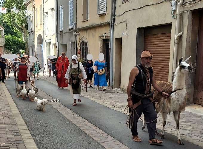 2 le defile 28 