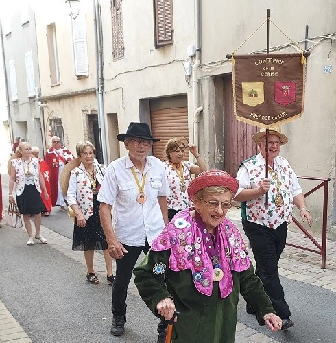 2 le defile 8 1