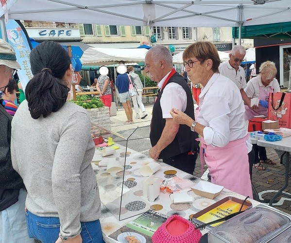 2 le stand de la confrerie 11 