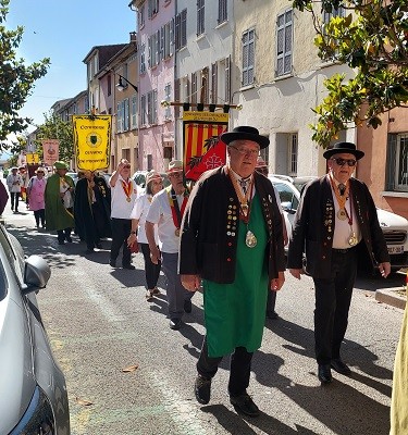 3 defile 21 confrerie du beaujolais