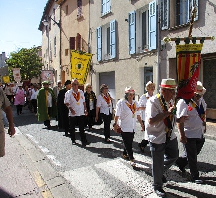 3 defile 24 confrerie de l olivier du languedoc roussillon