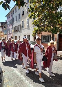 3 defile 46 confrerie de l esprit du vin roquebrune sur argens