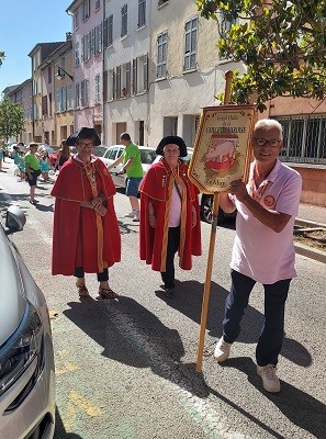 3 defile 53 grand ordre de la caillette varoise