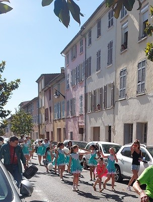 3 defile 57 les majorettes