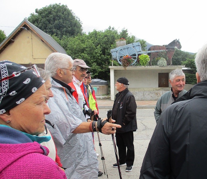 1 accueil de M Villard maire de Pierre Chatel